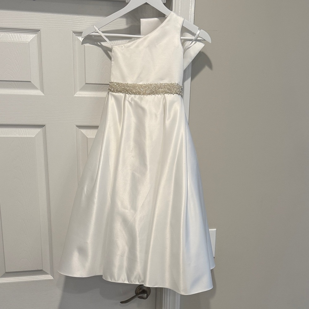 Elegant White Kids Dress with Pearl Accents
